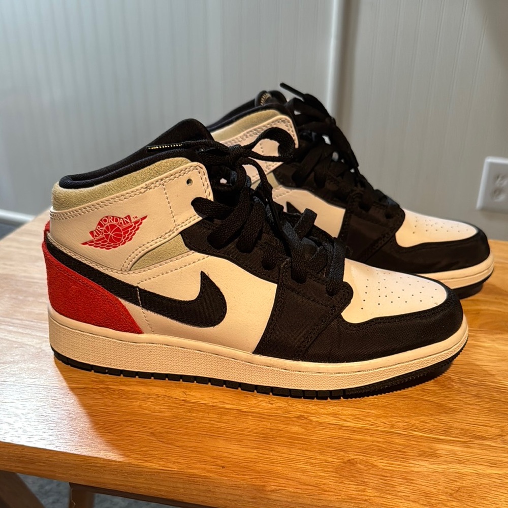 Mid Jordan 1
